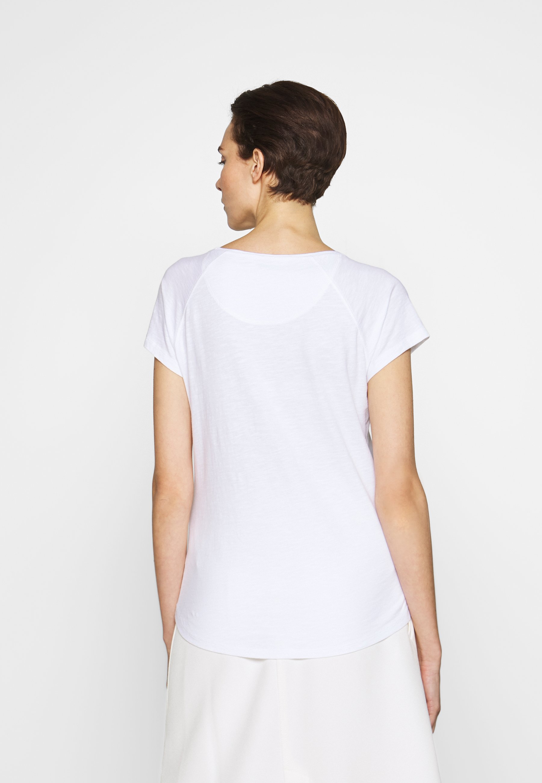 By Malene Birger ESSENTIALS AMARINGA - T-shirt basic/mleczny