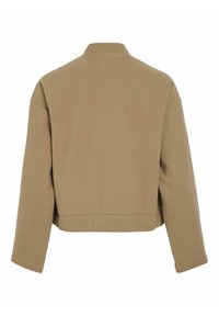 Veste beige à manches longues avec une coupe courte et carrée, un ourlet droit et un petit col montant, vue de dos sur fond blanc.