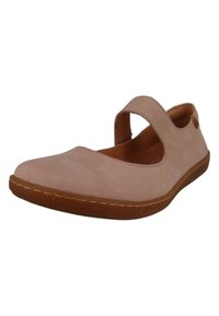 Zapato Mary Jane color rosa claro con punta redonda, recortes y suela de goma cosida. Parte superior de ante suave con una textura sutil y acentos mínimos.