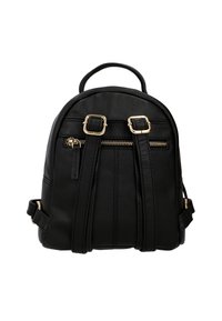 Zaino in faux leather nero con due cerniere frontali, dettagli in metallo dorato e fibbie. Forma arrotondata con spallacci regolabili.