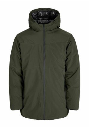 Olivgrüne isolierte Jacke mit Kapuze, ausgestattet mit einem Frontreißverschluss, zwei großen Brusttaschen und seitlichen Reißverschlusstaschen. Glatte äußere Textur.