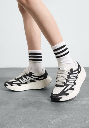 adidas Originals ADIZERO ARUKU UNISEX - Joggesko - core black/white/grey one