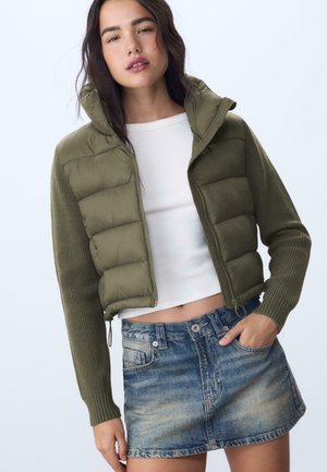 PUFFER WITH CHUNKY SLEEVES - Zimná bunda - khaki