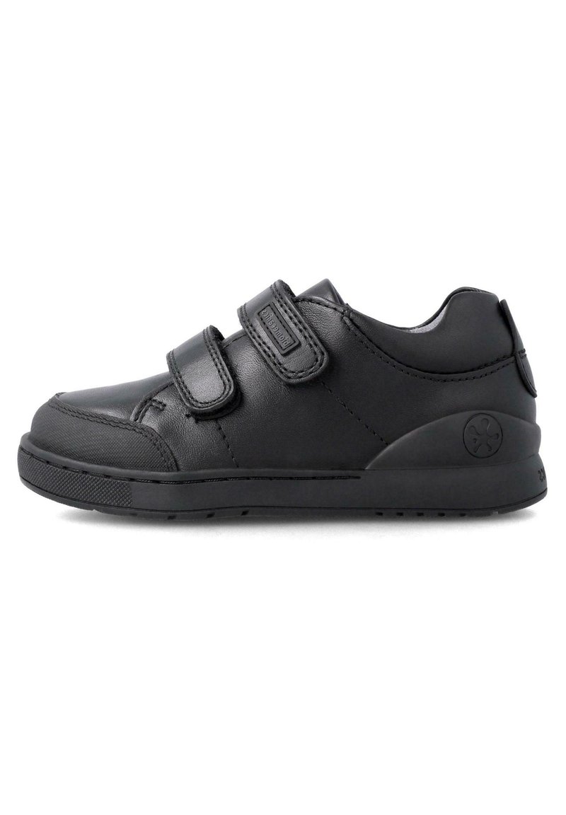 Schwarze Lederschuhe mit niedrigem Profil, ausgestattet mit zwei Klettverschlüssen, runder Zehenform und strukturiertem Gummi-sohle. Akzente umfassen ein Logo an der Ferse.
