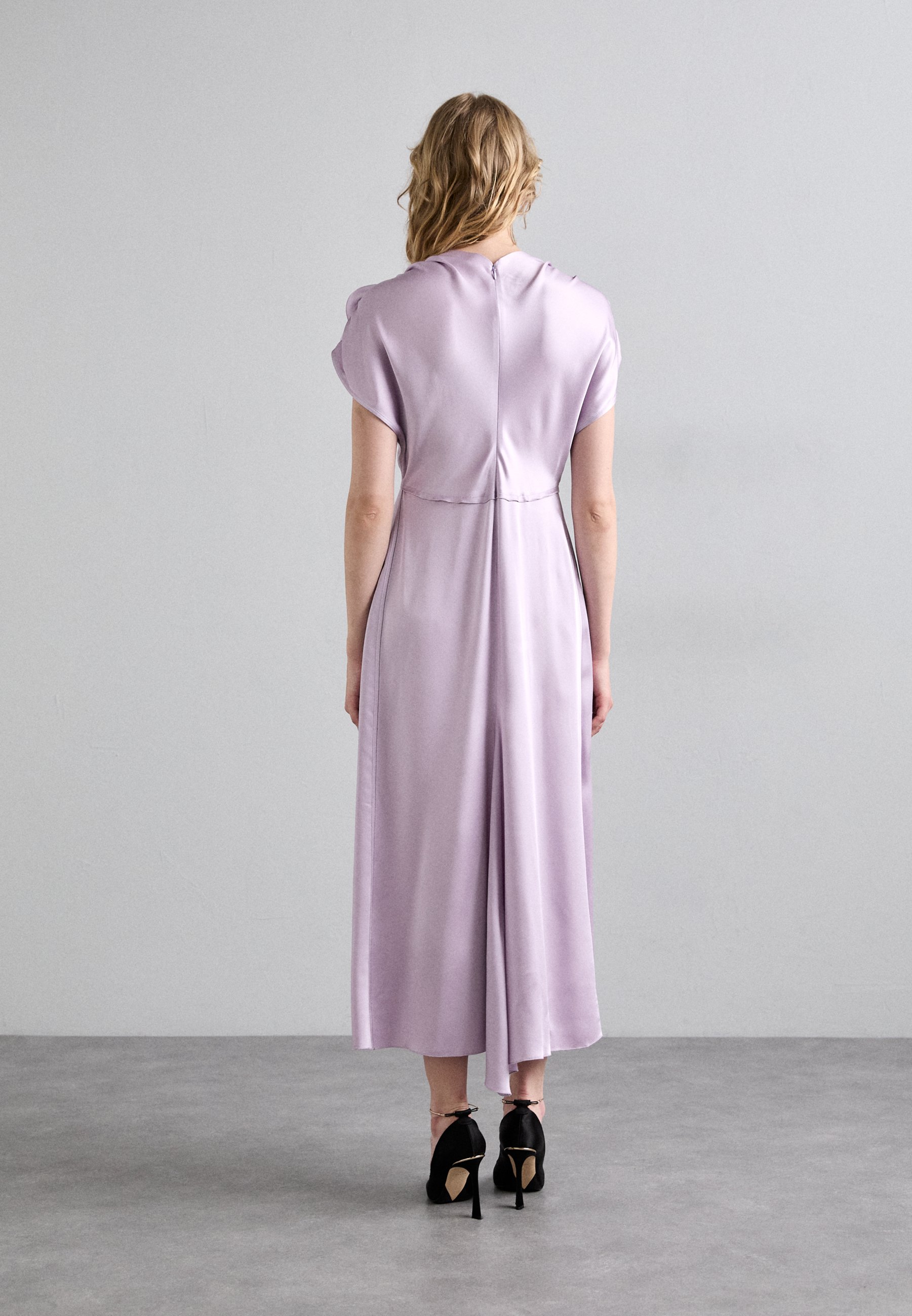 Victoria Beckham V NECK RUFFLE MIDI DRESS - Cocktail dress