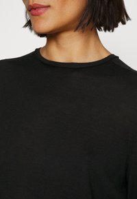 DRYKORN Sweter