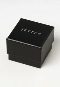 Sort papkasse med en struktureret finish. Har præget sølvbranding "JETTE" på låget. Firkantet form, kompakt design.