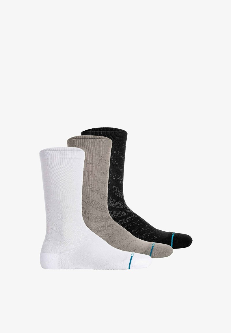 Drei Paar knöchellange Socken in Weiß, Grau und Schwarz mit dezenten Mustern und einem kleinen farbigen Streifen nahe der Zehen.