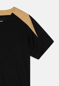 Nike Performance Camiseta deportiva - black/gold/metallic gold