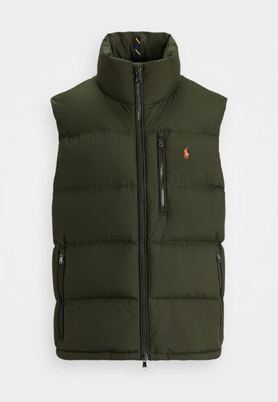 Pehmea tekstuuriga roheline vest kõrge kaelusega, ette luku ja kahe lukuga taskuga. Rinnal on väike oranž logo.