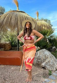 Never Fully Dressed ASPRE - REGULAR FIT - Accessorio da spiaggia - black pink