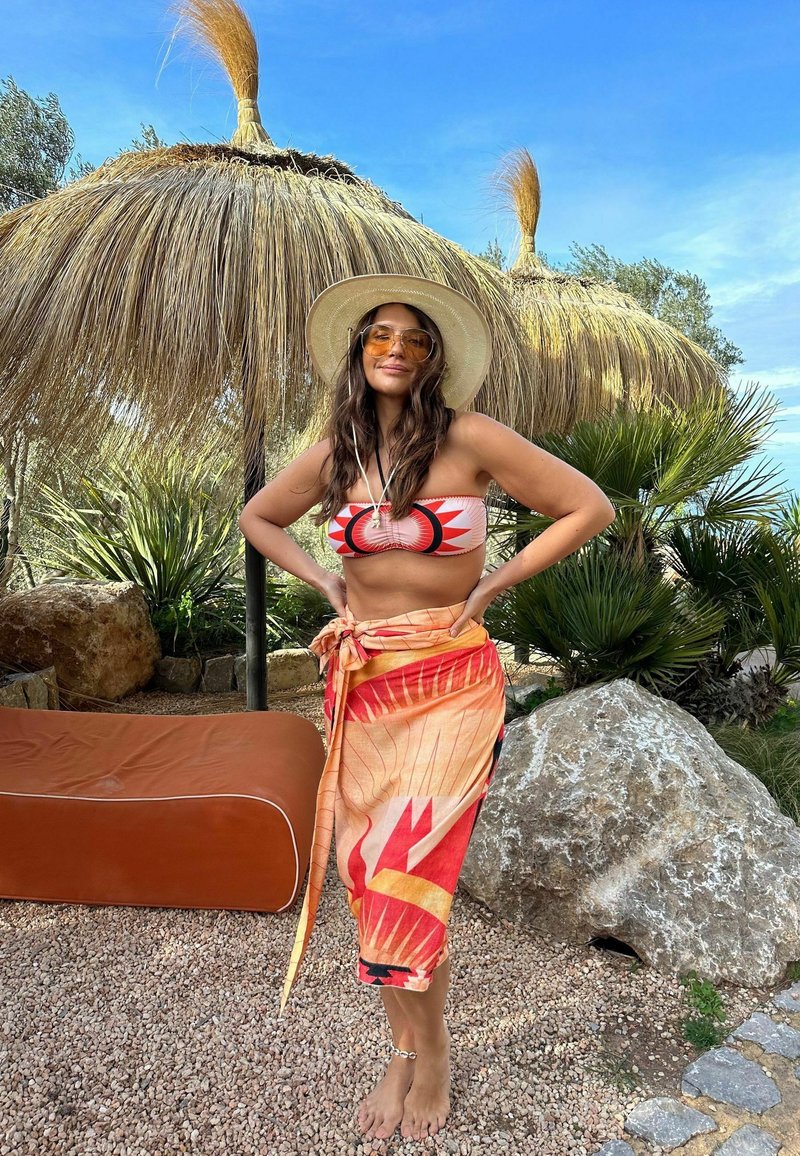 Never Fully Dressed ASPRE - REGULAR FIT - Accessorio da spiaggia - black pink