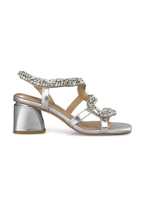 Sandali argentati con tacco alto, dettagli in strass, design open-toe, cinturini larghi e tacco a blocco. Realizzati con una finitura metallica.