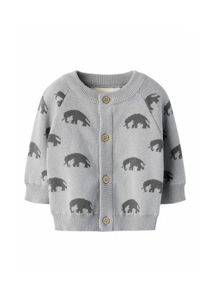 Hellgraue gestrickte Babystrickjacke mit dunkelgrauem Elefantenmuster und vier Holzknöpfen vorne.