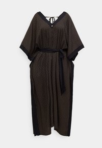 Μαύρο καφτάνι με σχέδια, που διαθέτει V-λαιμόκοψη, φαρδιά μανίκια, πλαϊνές τσέπες και ζώνη που ταιριάζει, με υφή υφάσματος και αντίθετη διακόσμηση.