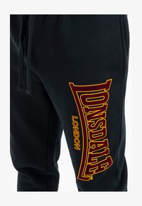 Atlasīts, black oxblood yellow