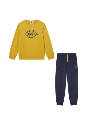 Gelbes Sweatshirt mit "CHAMPION"-Logo, kombiniert mit dunkelblauen Sweatpants mit elastischem Bund und Kordelzug. Weicher Stoff.