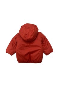 Giacca impermeabile rossa con cappuccio, polsini elasticizzati e forma a scatola con una superficie liscia. Vista posteriore, senza chiusure visibili.