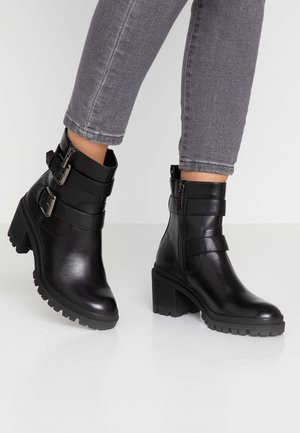 Tamaris Botines camperos - black