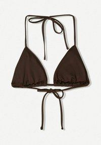 Soutien-gorge de bikini triangulaire brun avec des liens ajustables au cou et dans le dos, mettant en avant un tissu froncé au niveau de la poitrine pour plus de texture.