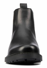 Stivali ankle neri in pelle con punta rotonda e una linguetta sul tallone. Progettati con una finitura testurizzata e suola in gomma per una migliore aderenza.