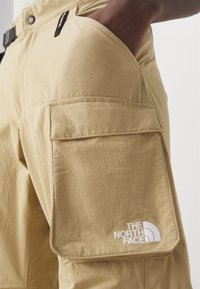 The North Face ANCOHUMA LOOSE PANT - Szabadtéri nadrágok - khaki stone