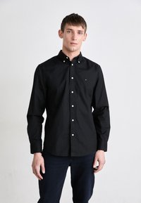 Tommy Hilfiger - CORE FLEX SOLID SHIRT - Skjorter - black Miniaturebillede 1