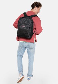 Eastpak PINNACLE - Reppu - flow loops