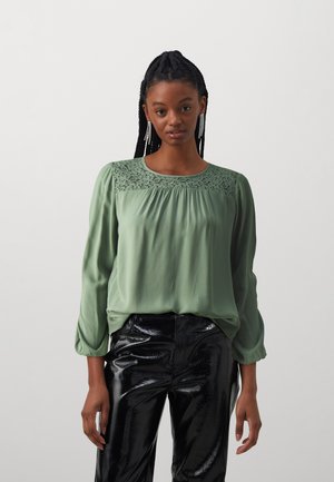 VMLILOU O NECK - Blusa - laurel wreath