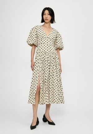 Cinq à Sept POLKA DOT STASSIE DRESS - Vapaa-ajan mekko - gardenia/black