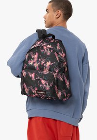 Eastpak DAY PAK'R - Mochila - flame orange