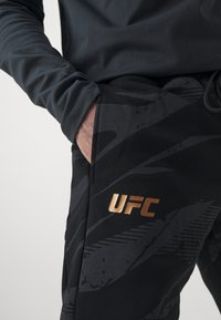 Venum UFC FIGHT WEEK 3.0 JOGGERS - Dresside alumine osa - black