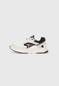 Hvit og svart sneakers med beige detaljer, med et design i lær og mesh, rund tå og tykk gummisåle. Gullmerke.