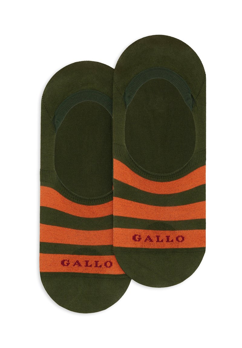 Calzini verdi con strisce orizzontali arancioni e verde scuro. Presentano una punta arrotondata e tessuto a maglia. Logo "GALLO" in rosso nella parte inferiore.