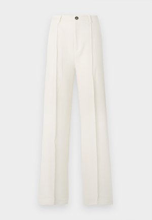 Pantalones anchos y blancos de cintura alta, con dos pliegues frontales, cierre de un solo botón y bolsillos. Tejido de textura suave.