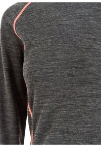 Mørk grå langærmet skjorte med tekstureret stof, fremhævet af kontrastfarvet koralfarvet syning langs sømmene.