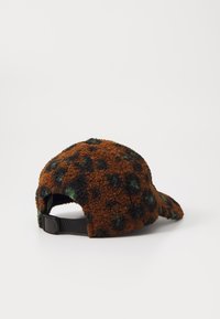 Carhartt WIP ORLA UNISEX - Cap - camo leo jacquard/ tamarind/ black