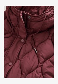 Selected, berry red