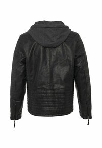 Zwarte leren jas met een grijze capuchon, een getextureerde afwerking, doorgestikte accenten op de schouders en rug, en ritssluitingen aan de mouwen.