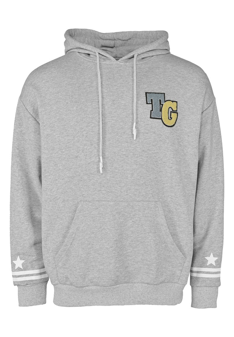 Grå hoodie med en frontficka, dragsko på huven och broderad "TG"-logotyp i blått och gult. Vita stjärndetaljer på ärmarna.