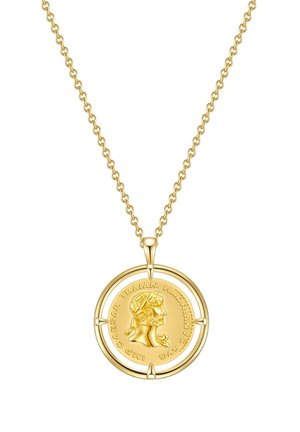 Collana in tono oro con un pendente rotondo che presenta un profilo in rilievo e del testo. La catena è composta da anelli ovali intrecciati per un effetto testurizzato.