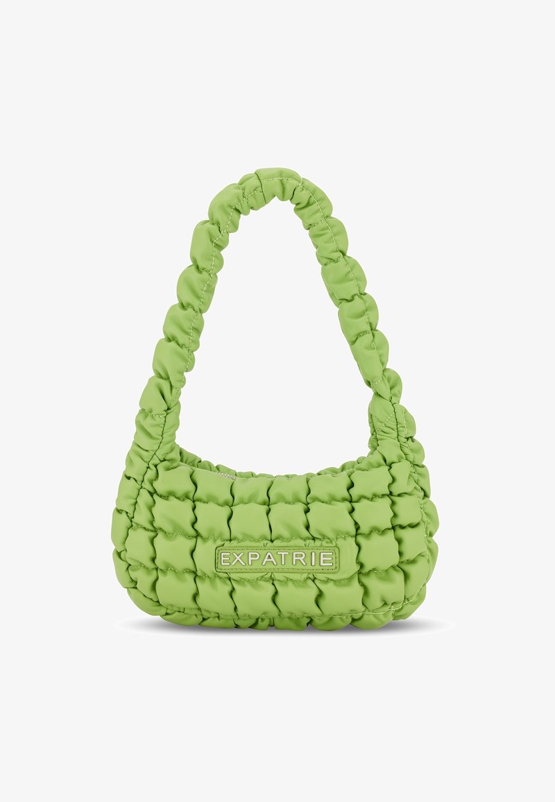 Sac à main matelassé vert citron gonflé avec une bandoulière texturée et une étiquette "EXPATRIE" à l'avant, présenté sur un fond blanc.
