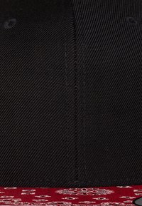 Flexfit BANDANA SNAPBACK - Gorra - black/red