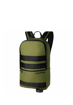 Sac à dos Dakine vert olive avec des bretelles noires, des bandes horizontales, une poche avant zippée et des bretelles rembourrées.