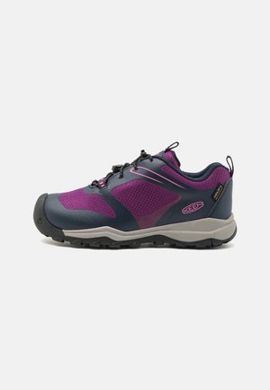 WANDURO LOW WP UNISEX - Turistické topánky - purple
