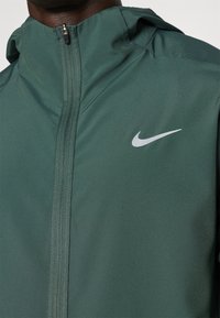 Nike Performance FORM - Training jacket - vintage green/reflective silver