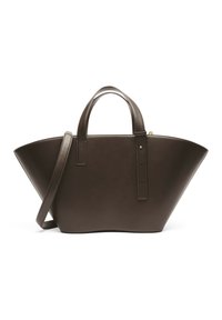 Sac à main en cuir marron foncé de forme trapézoïdale, avec doubles anses, bandoulière ajustable et détail minimaliste en métal doré.