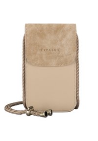 Borsa a tracolla in pelle beige con pattina in camoscio, dotata di tracolla intrecciata e branding discreto, che presenta una texture liscia e un design minimalista.