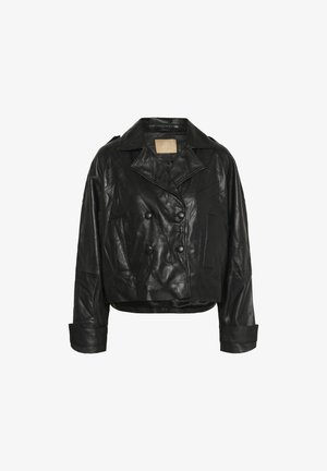 Must mustrõngad musta nahkjakki kahekordse nööbiga eest, klapiga krae, kaks küljetaskut ja mansettidega varrukad. Sile tekstuur ja minimalistlik disain.