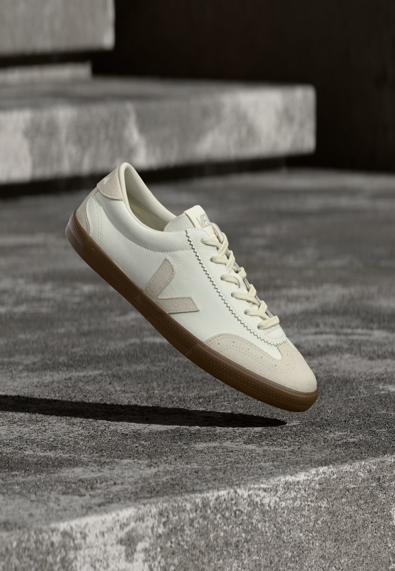 Veja VOLLEY white/natural/bark/white